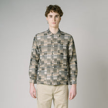 Load image into Gallery viewer, Ormiston Shirt Jacket - Jaquard Sand